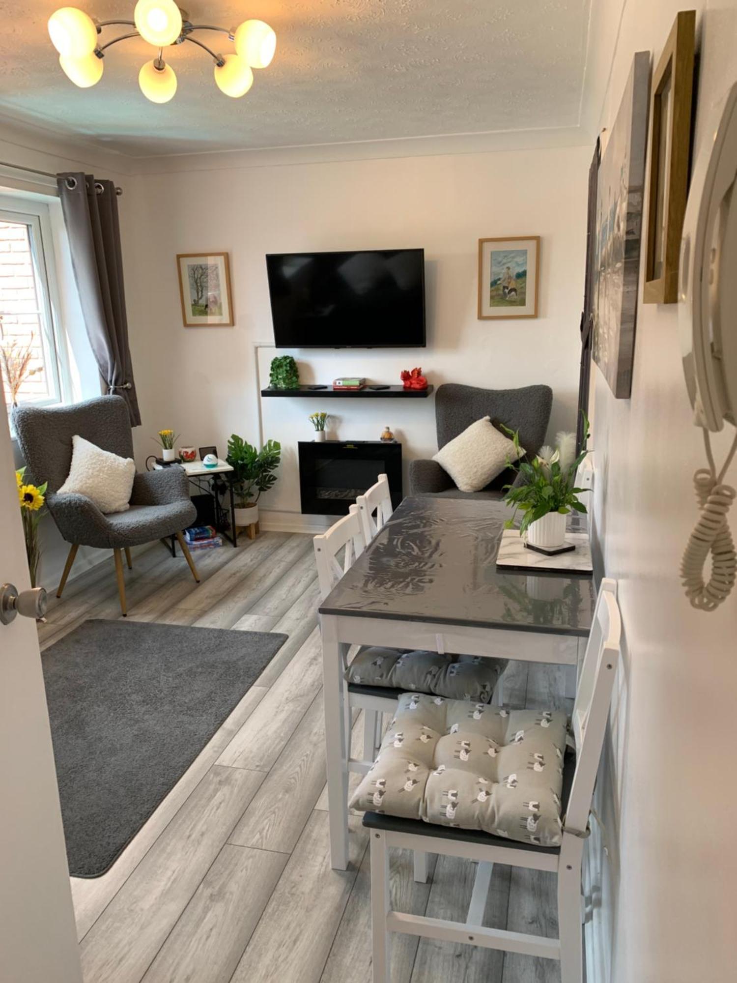 Town Centre Apartment 몰드 외부 사진